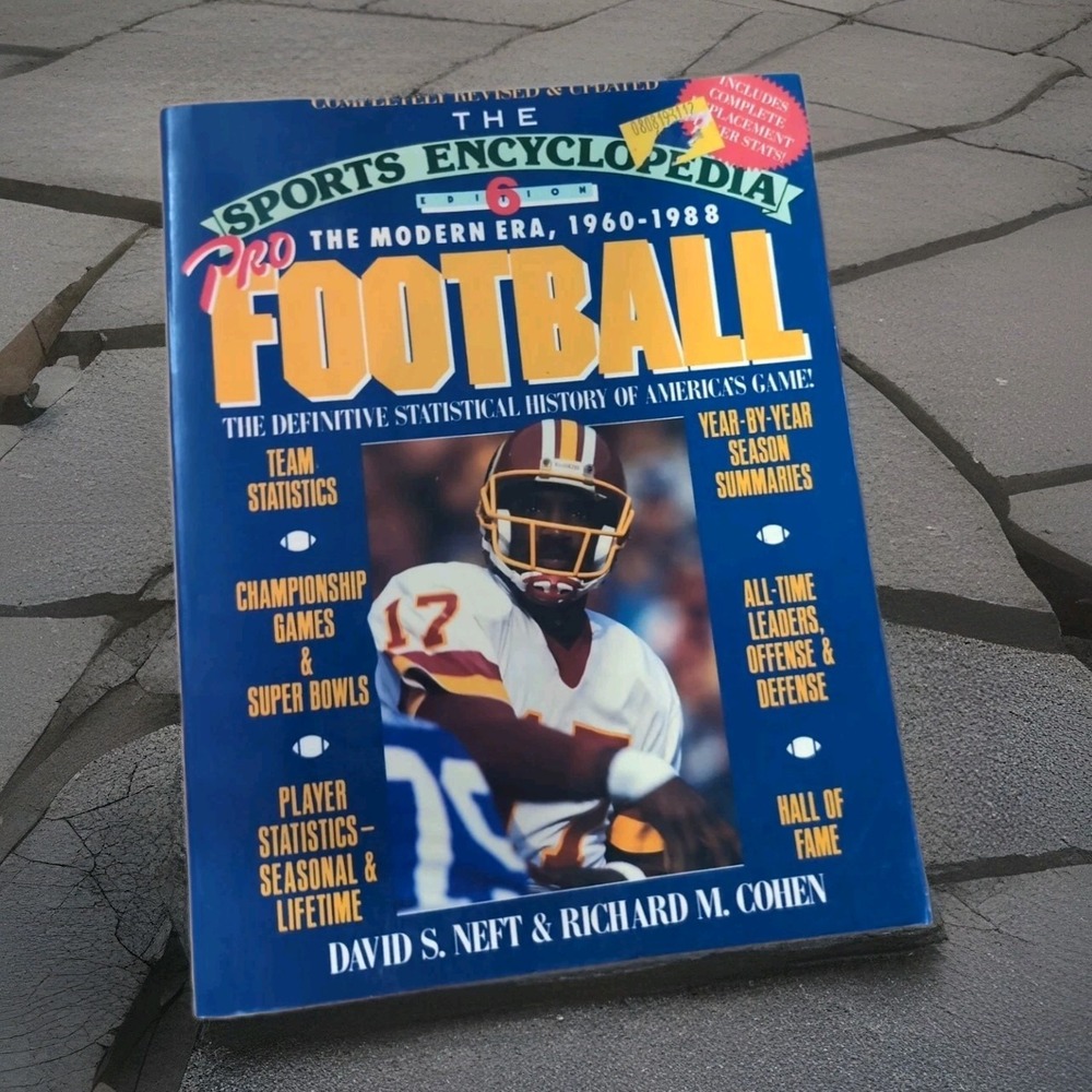 Sports Encyclopedia : Pro Football: The Modern Era, 1960 to the Present by David